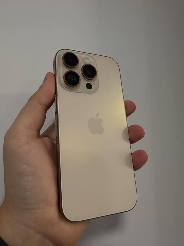 Смяна на заден капак на iPhone 16 Pro